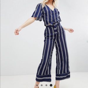 NWOT Two-piece set - New Look tie Front